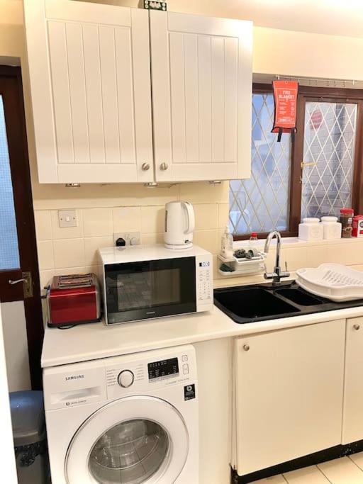 Apartamento Cosy 2 Bedroom Detached House In *