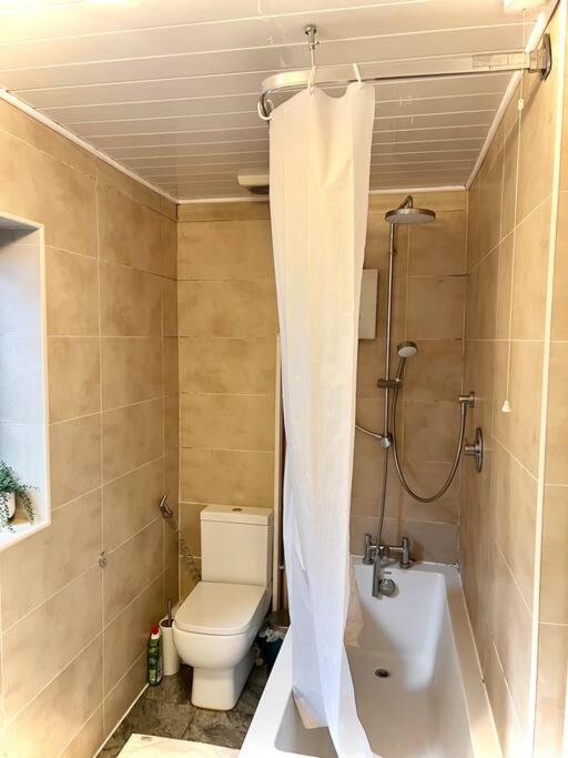 Apartamento Cosy 2 Bedroom Detached House In *