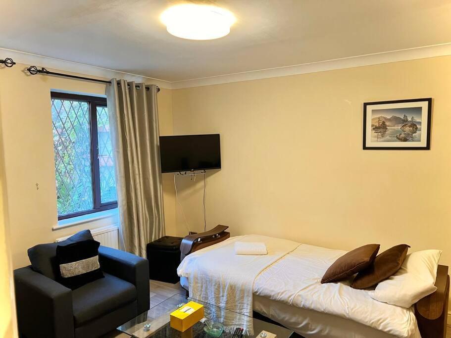 Cosy 2 Bedroom Detached House In Apartamento Londres