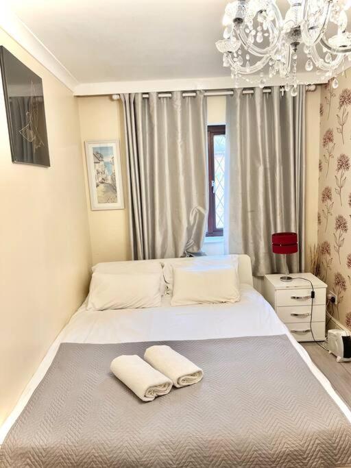 Cosy 2 Bedroom Detached House In Londres