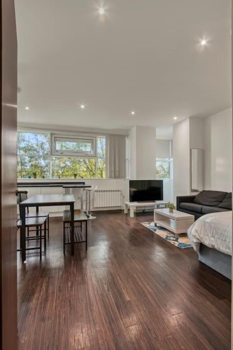 Cosy & Modern Studio * London