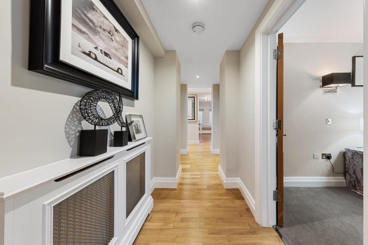 Ultra Massive House By Hyde Park Apartment