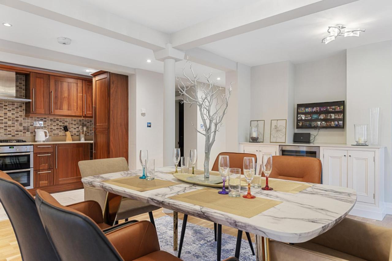 Ultra Massive House By Hyde Park Apartment
