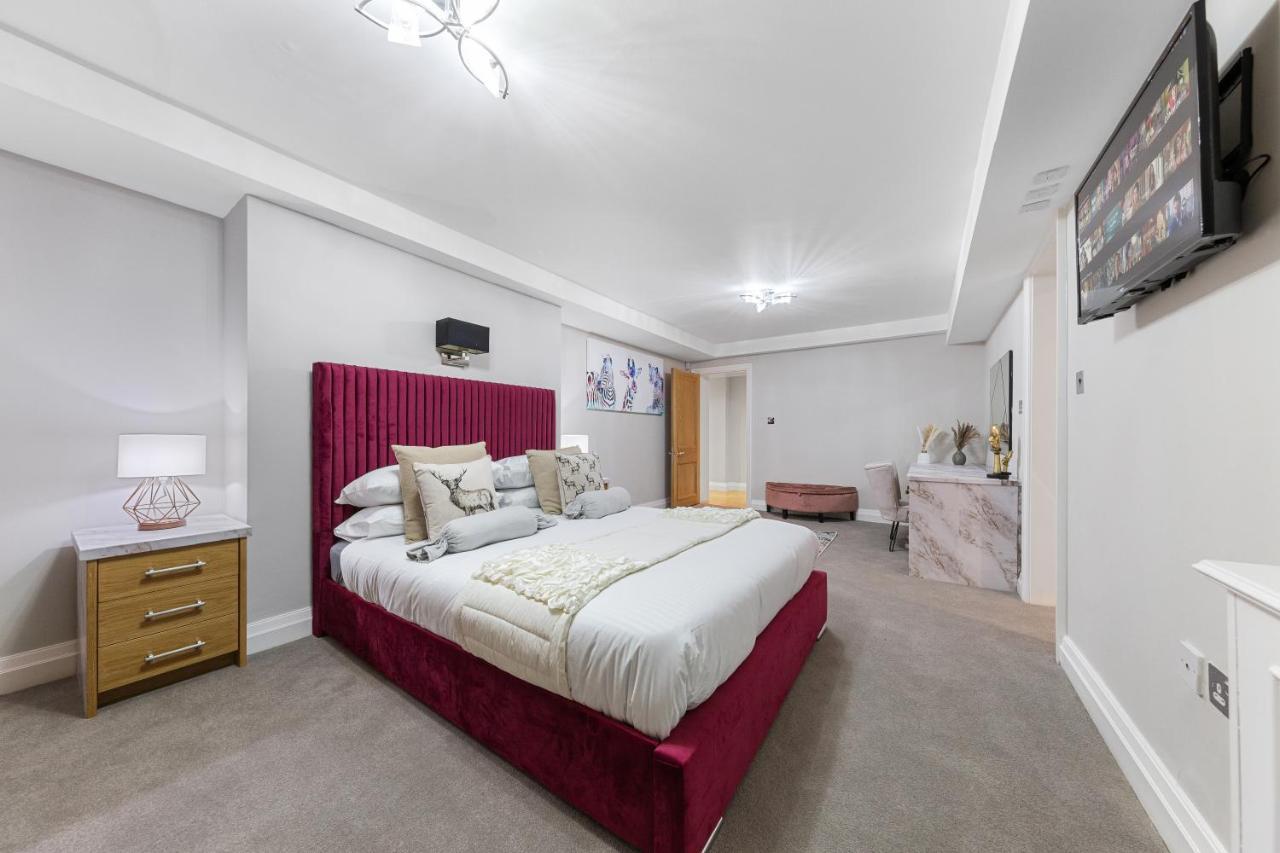 Ultra Massive House By Hyde Park Apartment