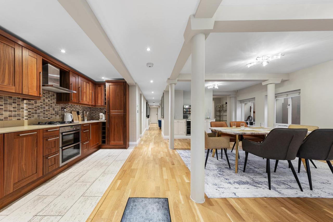 Ultra Massive House By Hyde Park Apartment *