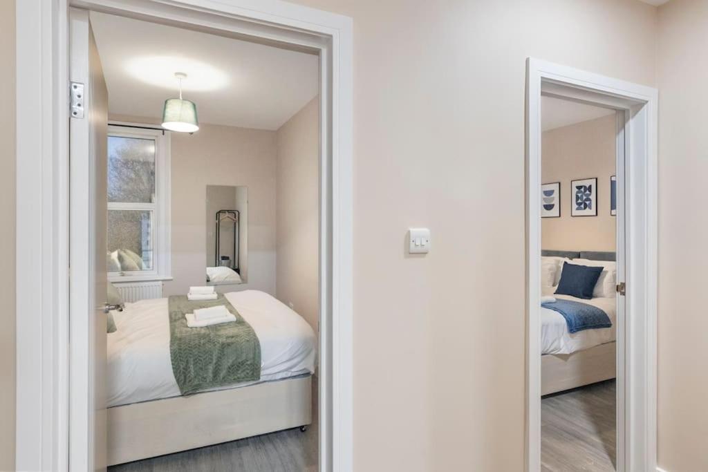 Convenient Spacious House Next Seven Sisters Station Apartment