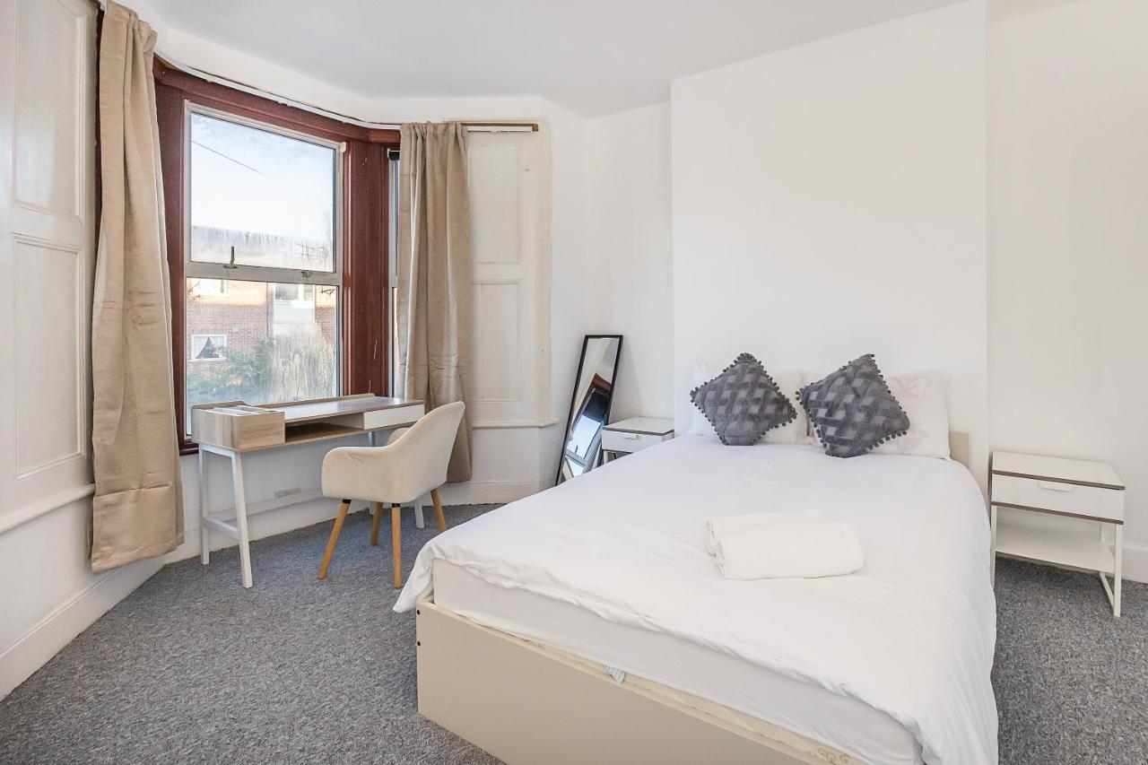 Guest house Bright In Stratford