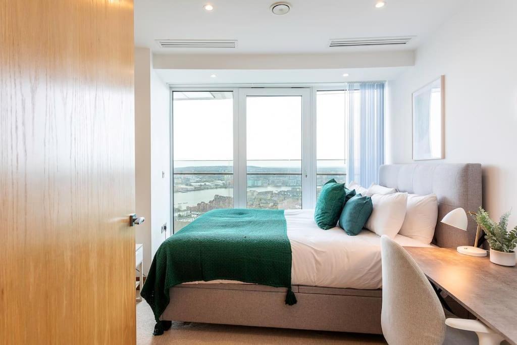 Panoramic Balcony Luxury London