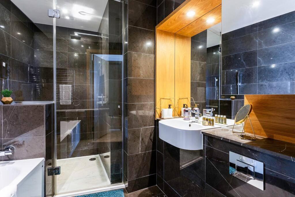 Panoramic Balcony Luxury London