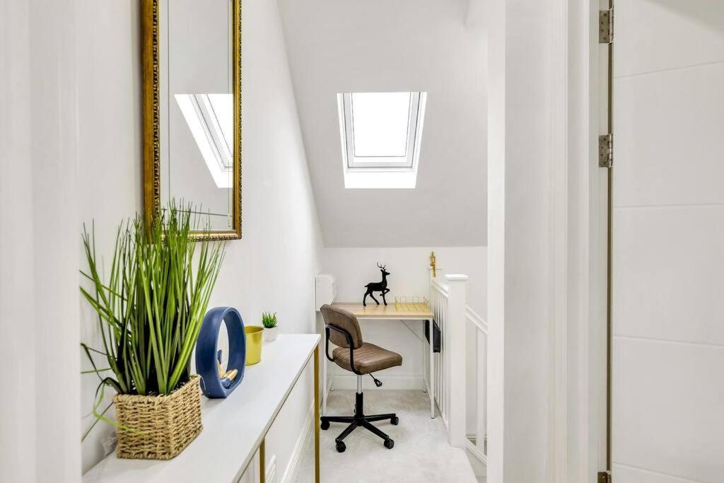 Modern 5 Occupancy Flat Free Parking & Views Apartment *