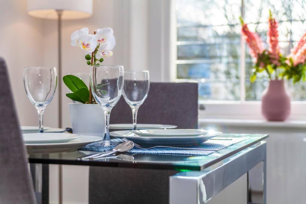 Brand New Self-contained 1 Bdr In Paddington Apartment *