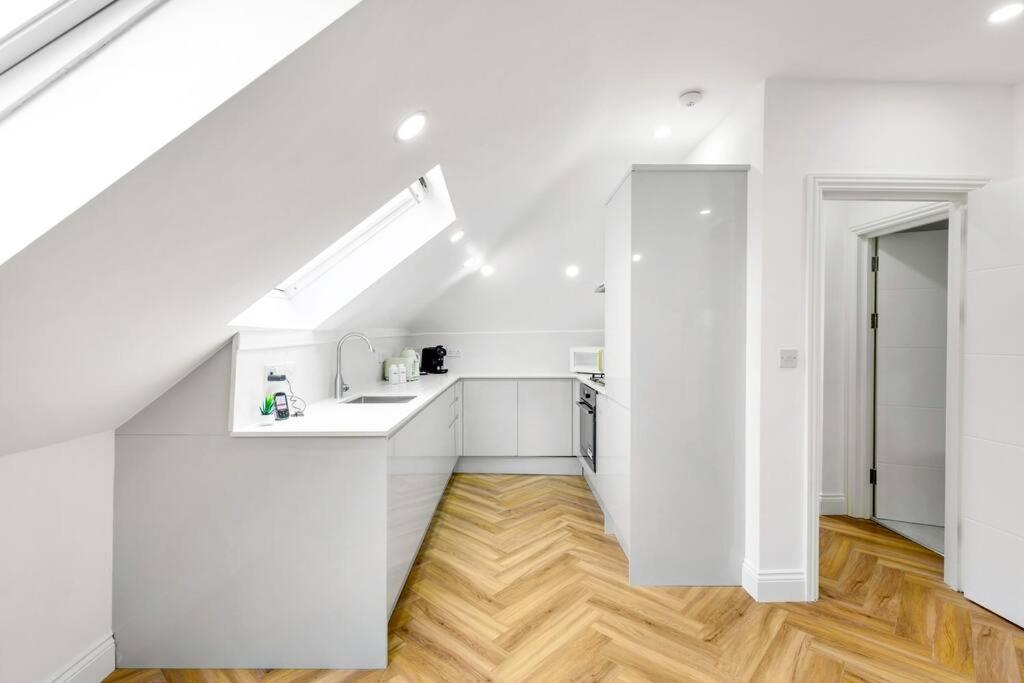 Apartment Modern 5 Occupancy Flat Free Parking & Views *