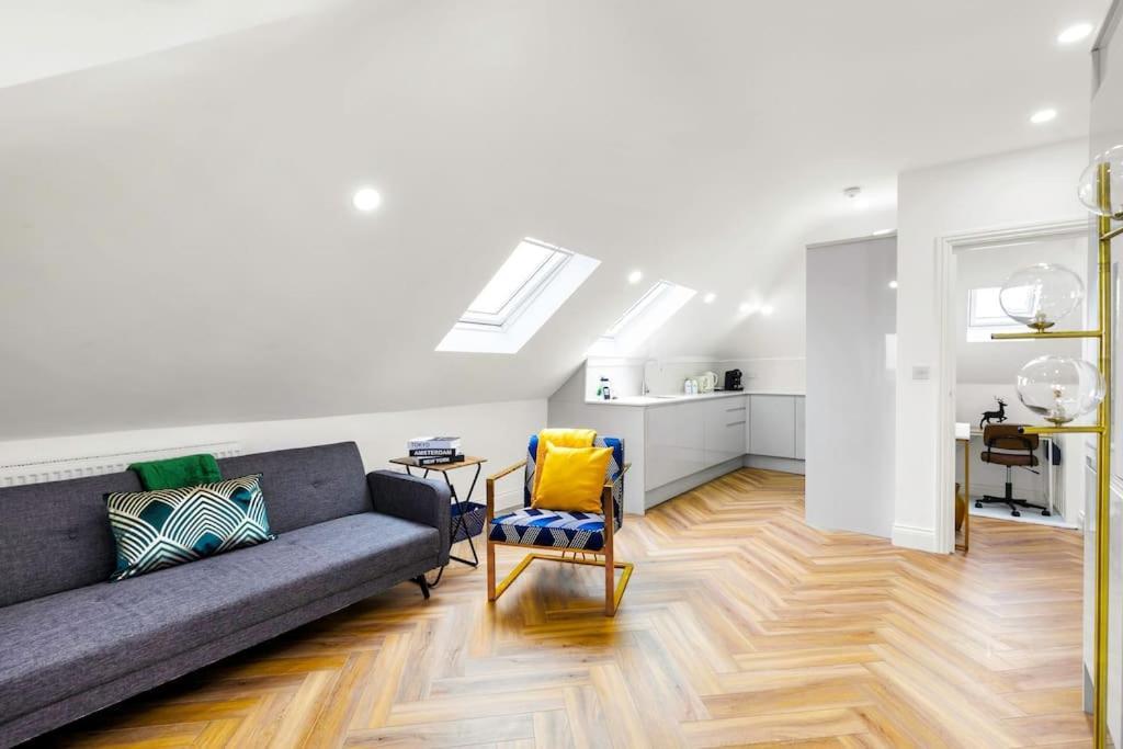 Modern 5 Occupancy Flat Free Parking & Views Apartment *