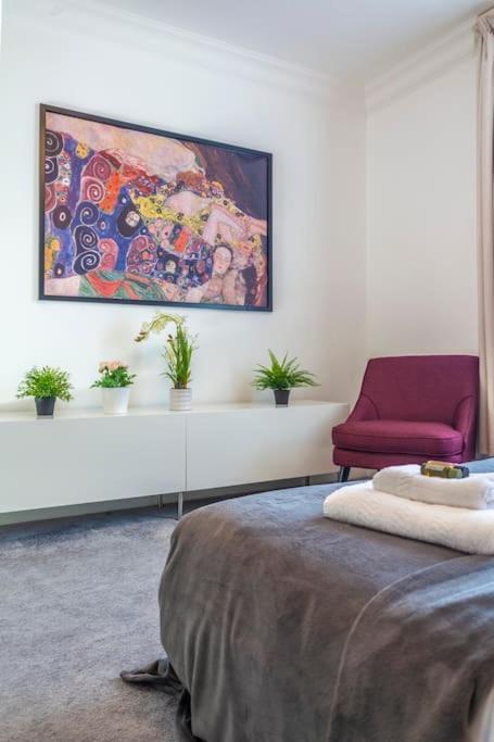Brand New Self-contained 1 Bdr In Paddington Apartment