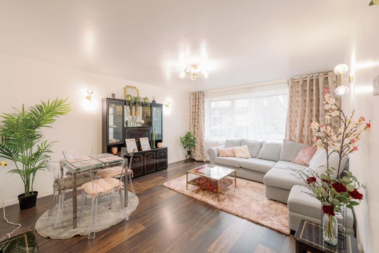 Near Excel, Stratford And Canary Wharf * Londres
