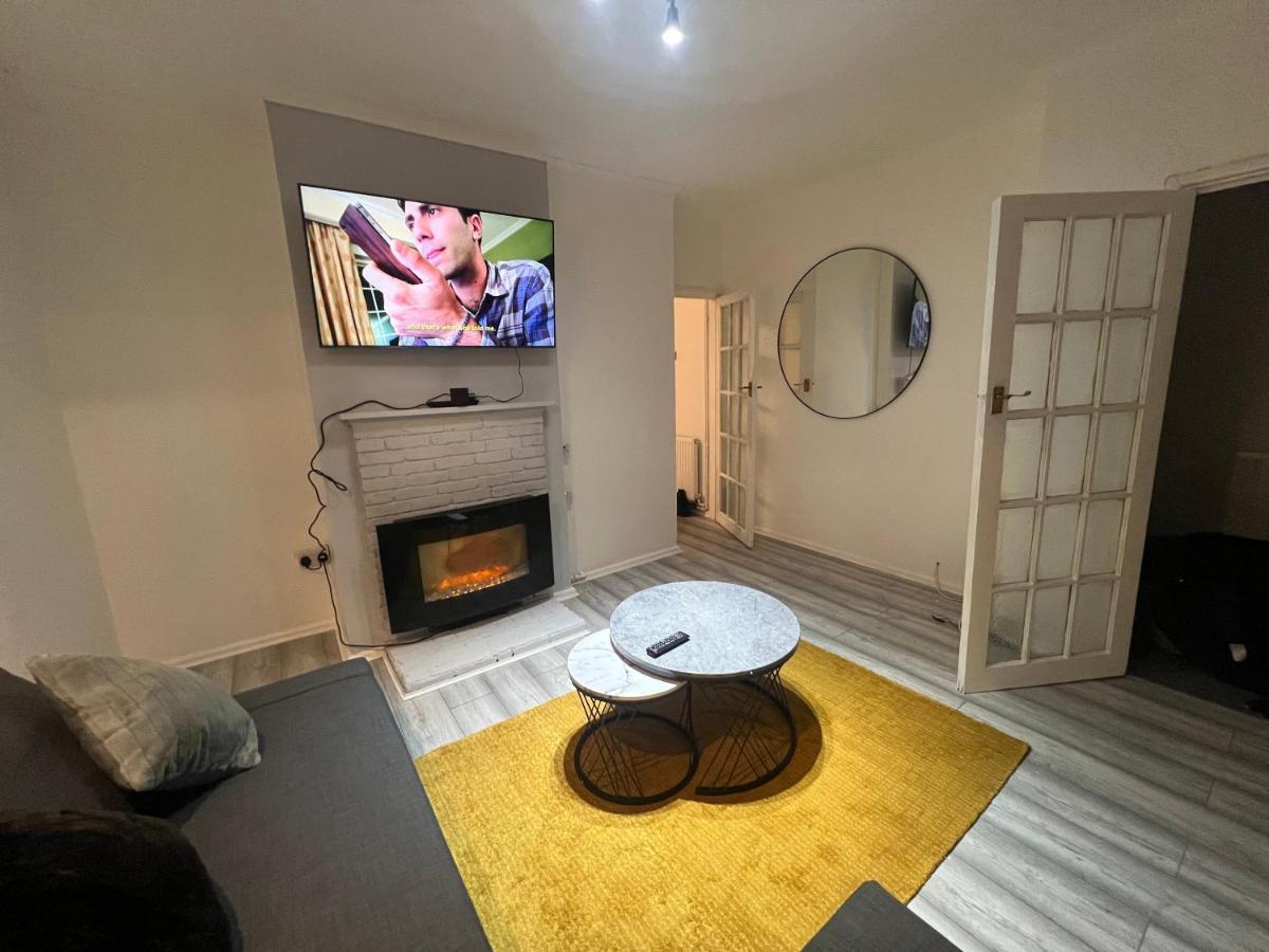 A Two Bedroom Cosy Hideaway Based In Greenwich * London