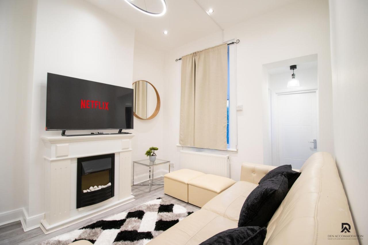 Apartamento Newly Launched Two Bedroom By Den Short Lets & Serviced With Garden *