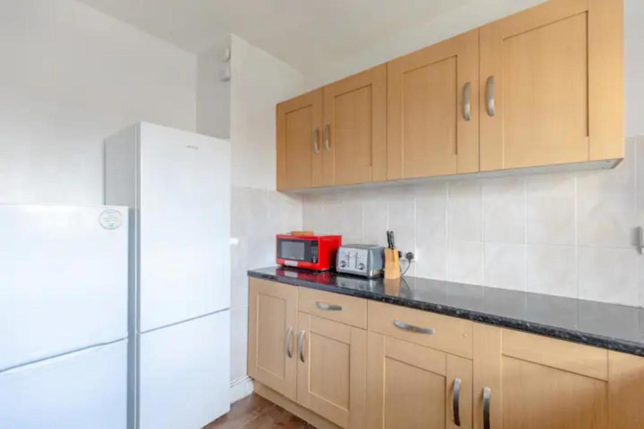 Cosy 4bd Flat Wprivate Balcony - Nine Elms! Apartment