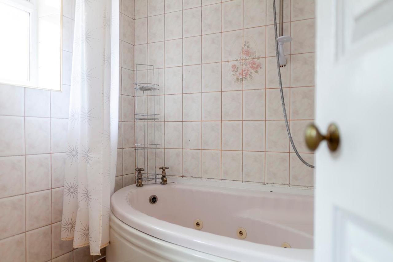 Stunning 3 Bed House With Private Garden, Woolwich London