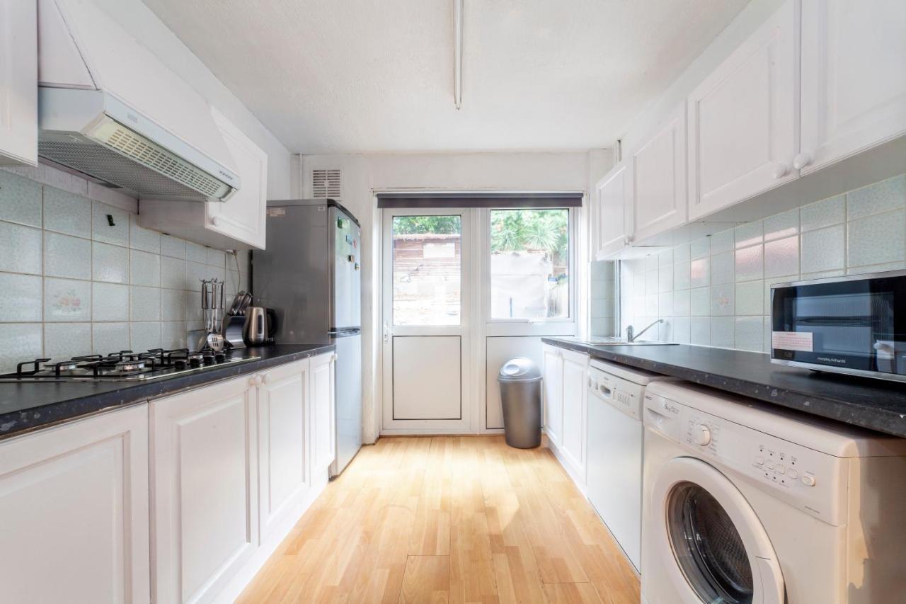 Stunning 3 Bed House With Private Garden, Woolwich Holiday home London