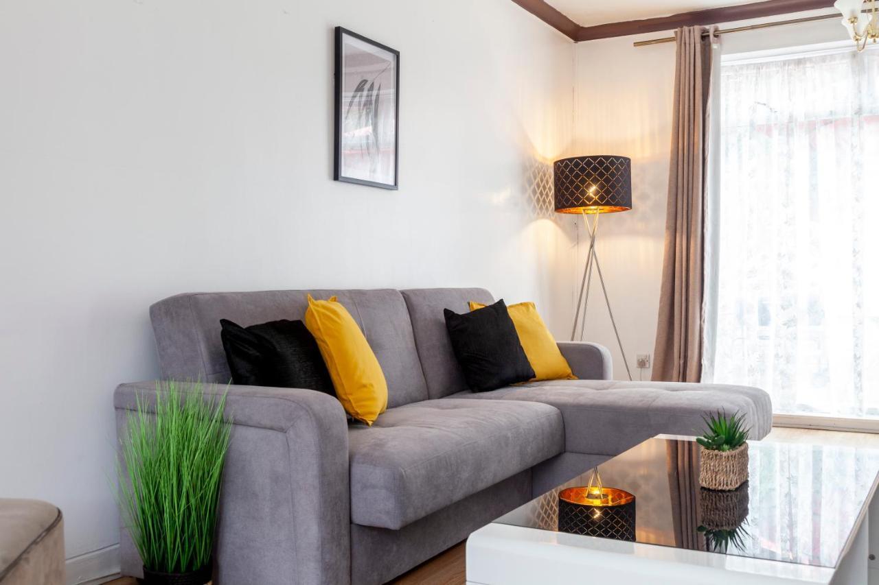 Stunning 3 Bed House With Private Garden, Woolwich London