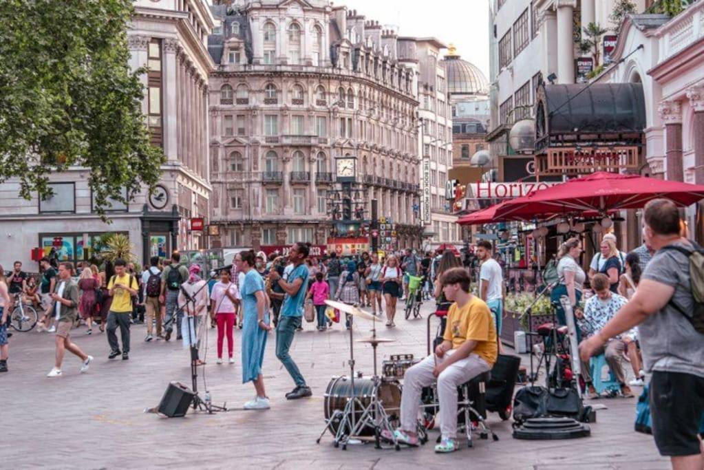 Chic In Leicester Sqaure! Apartamento Londres