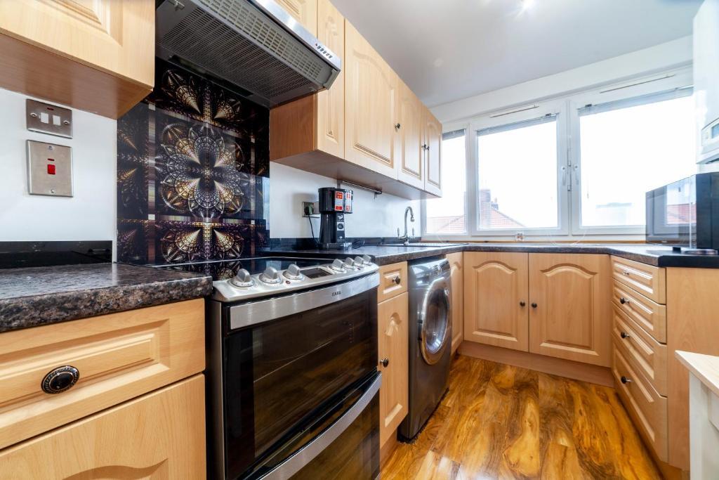 Amazing 1 Bedroom Apartment, Barons Court Apartment London