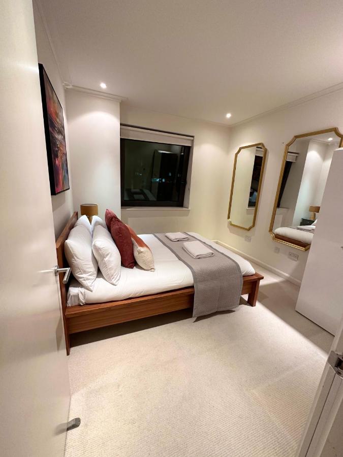 Apartment New Spacious 2 Bedroom With Balcony London