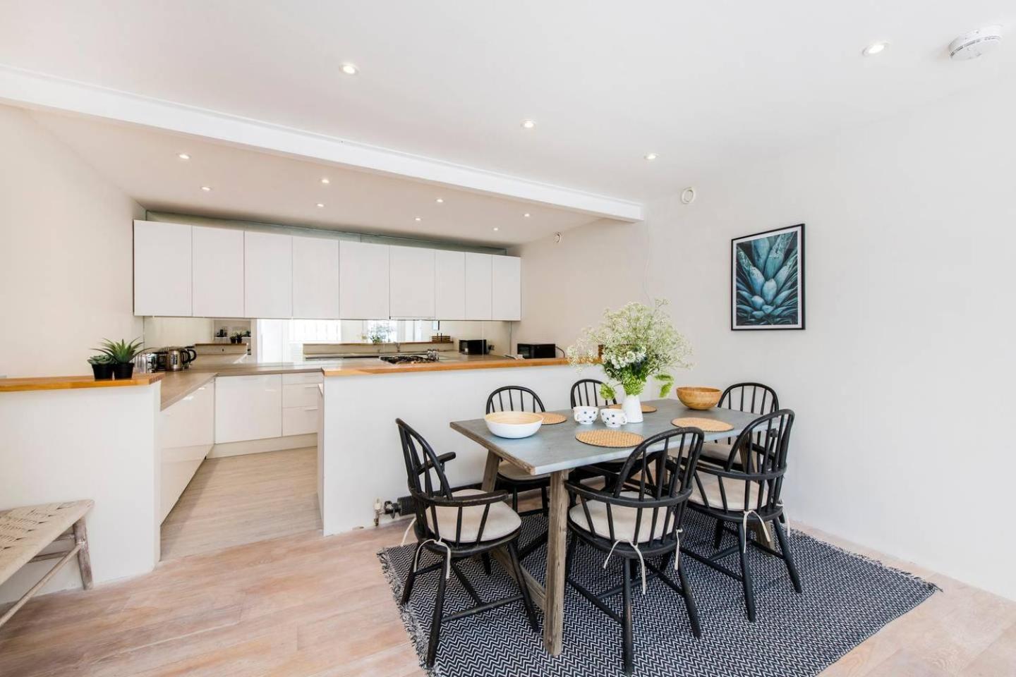 Divine 3 Bed House In Battersea London
