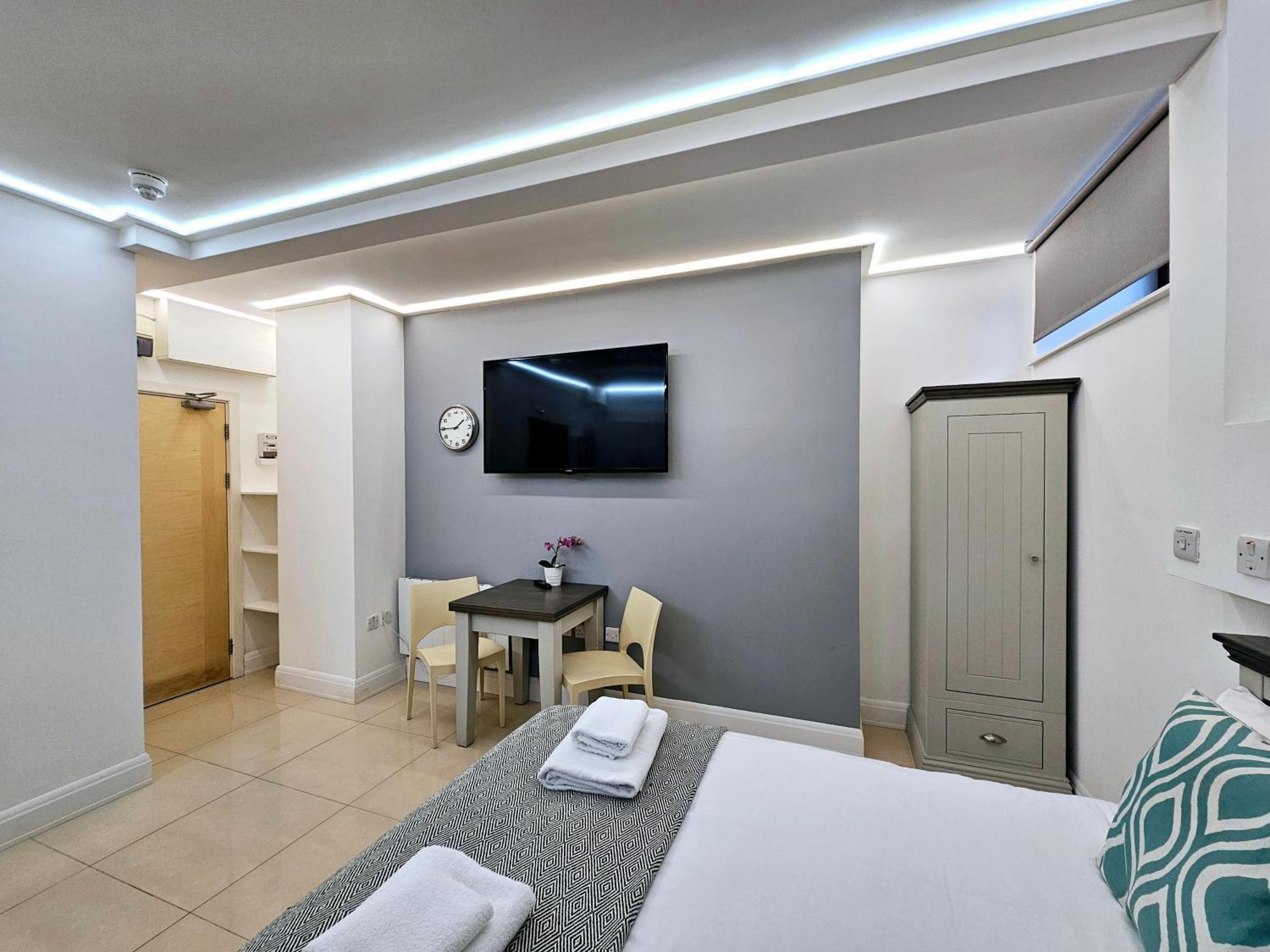 London Stay Apartments 3*