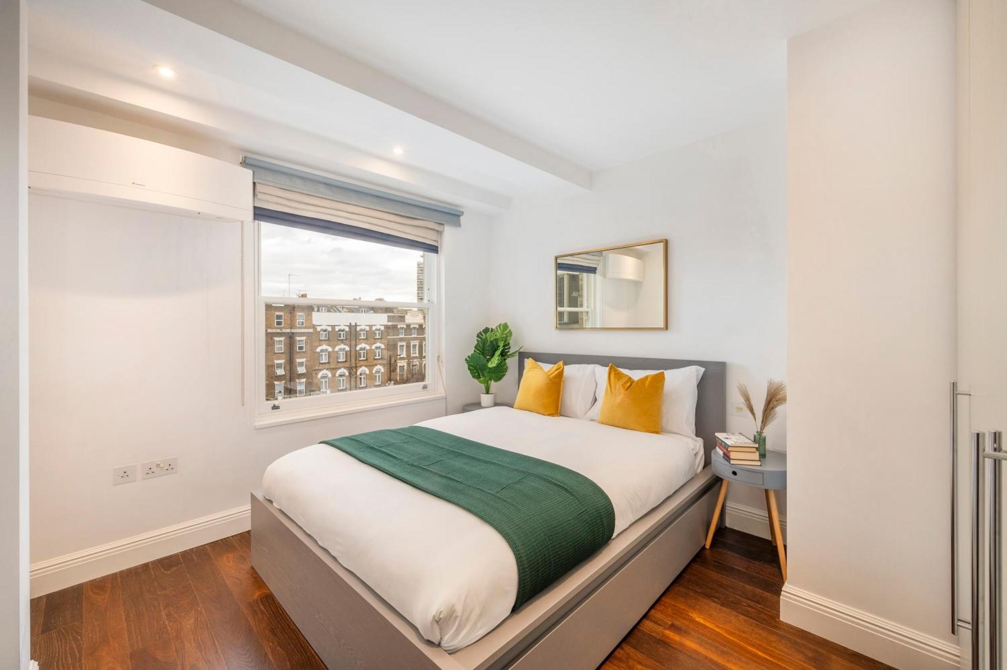 Luxury One Bedroom With Ac, Balcony, Free Coffee Apartment *