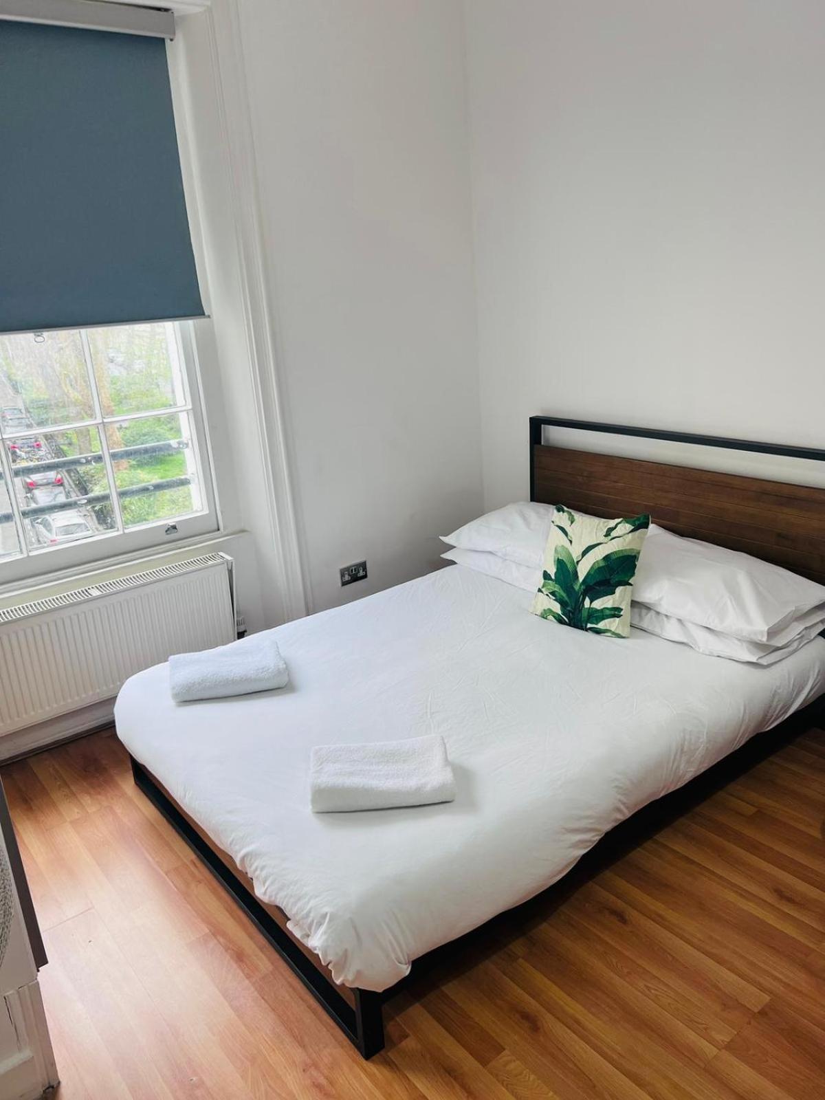 F12- Spacious 2nd Floor Flat Fits 3 Near Paddington Apartment London