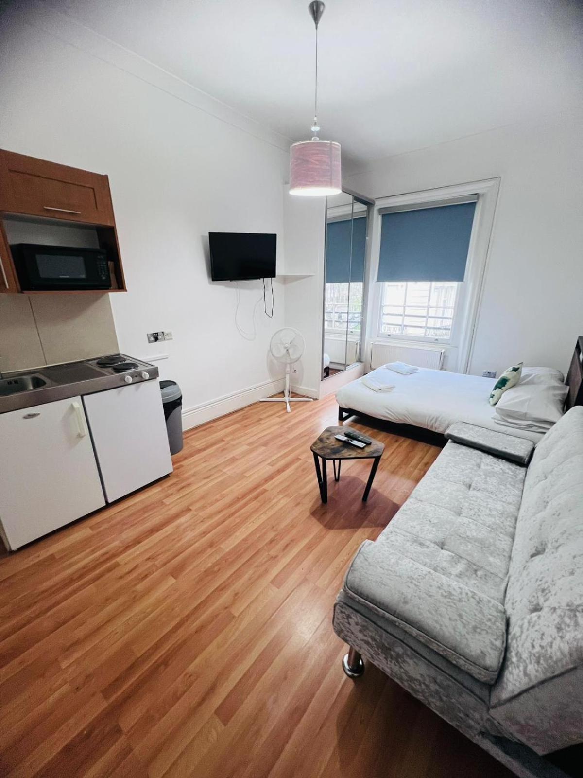 F12- Spacious 2nd Floor Flat Fits 3 Near Paddington Apartment