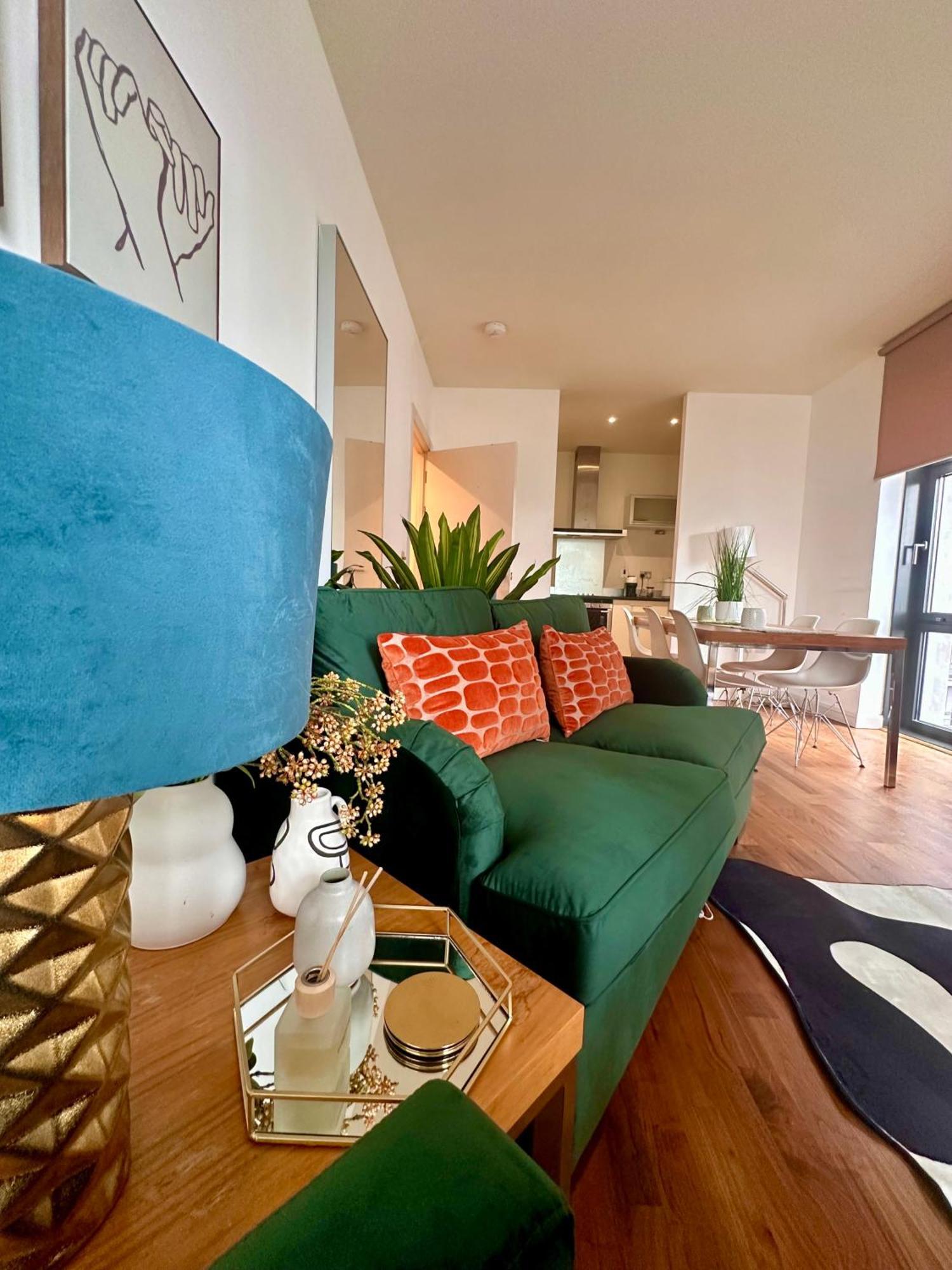 Apartamento New Two Bedroom With Balcony Londres