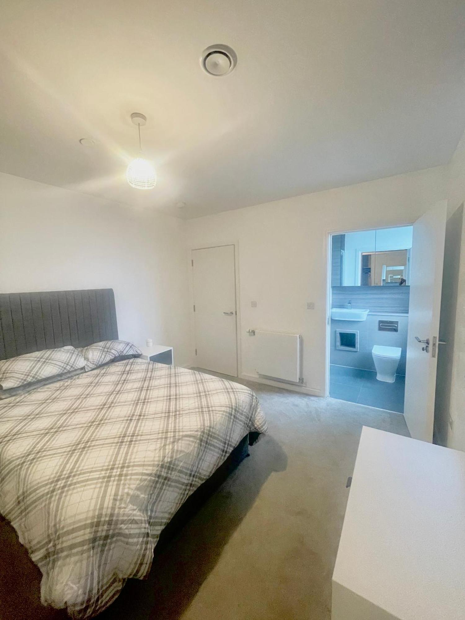 Modern With Free 24hours Gym Londres