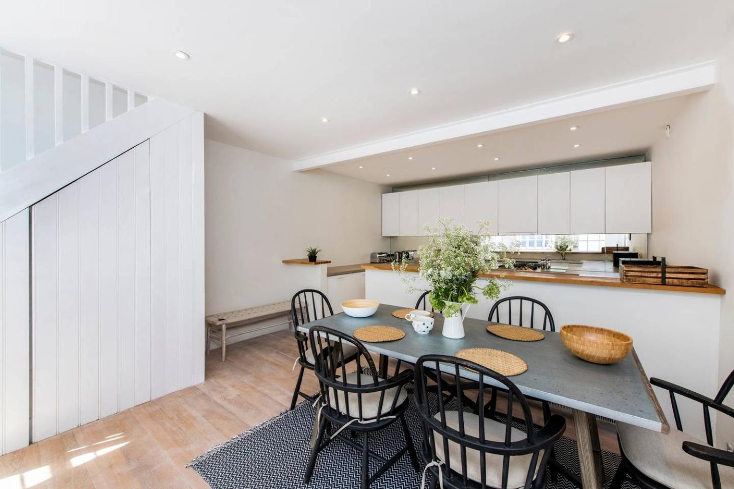 Divine 3 Bed House In Battersea London