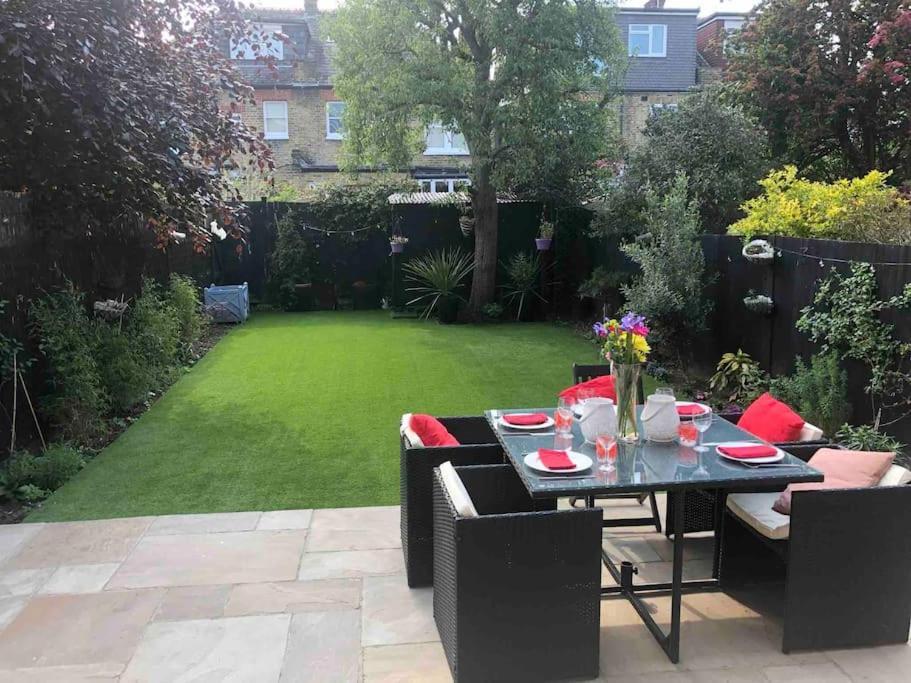 Villa Luxury 4 Bedroom House In Featured On Tv London
