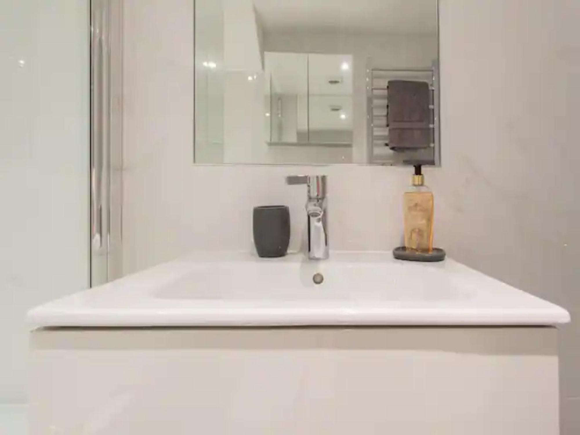 Apartment Paddington 5mins From St Mary Hospital Pass The Keys