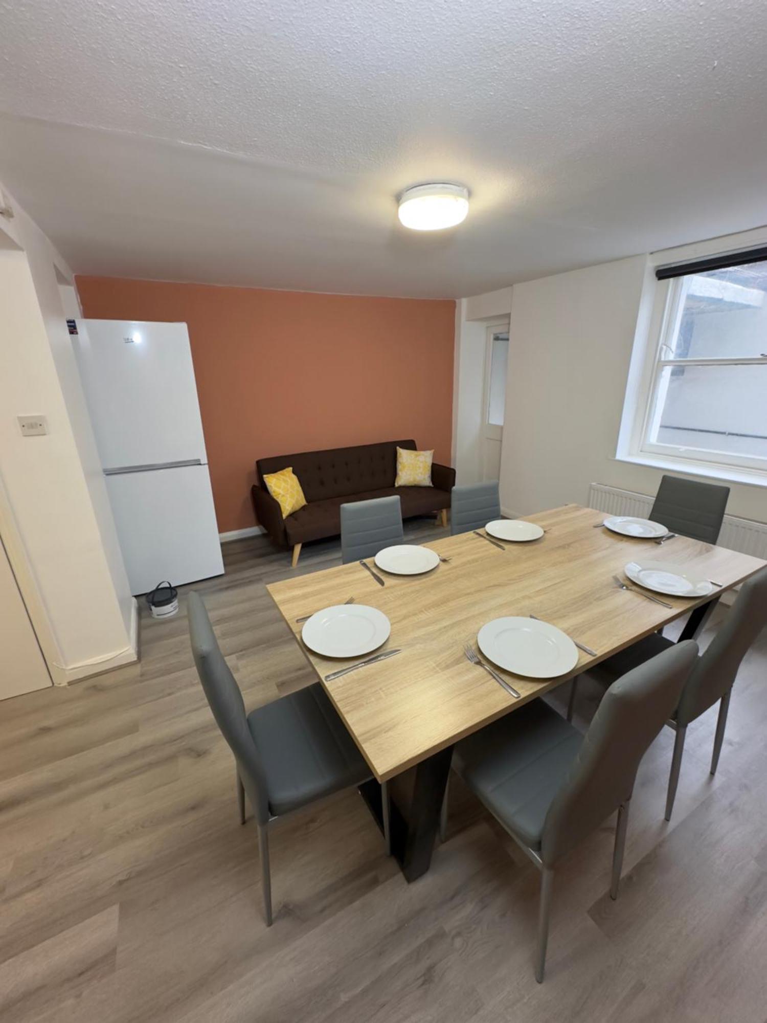 Newly Decorated 5-bed Hackney Townhouse Holiday home *