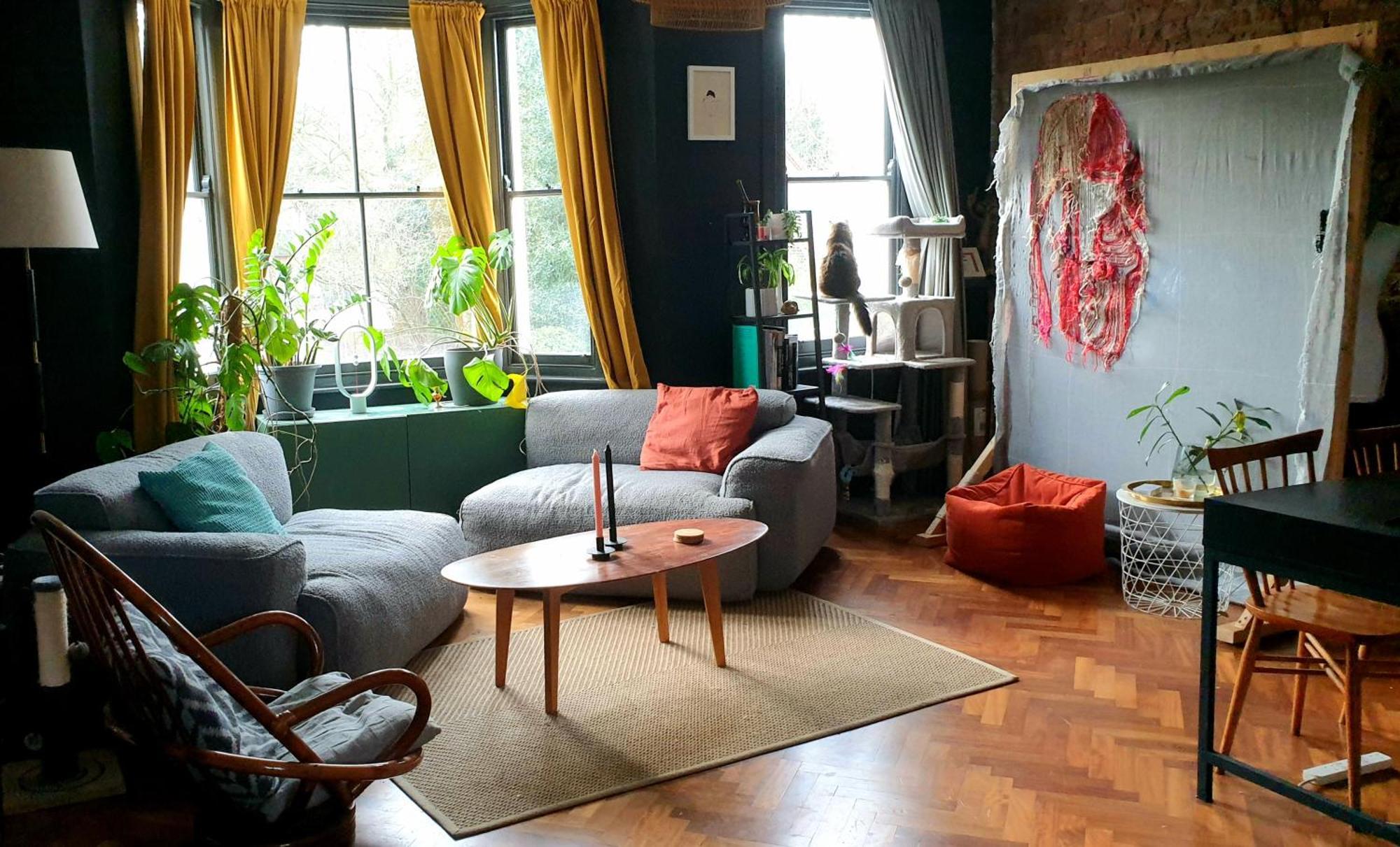 Charming Bedroom In Artist Studio * Londres