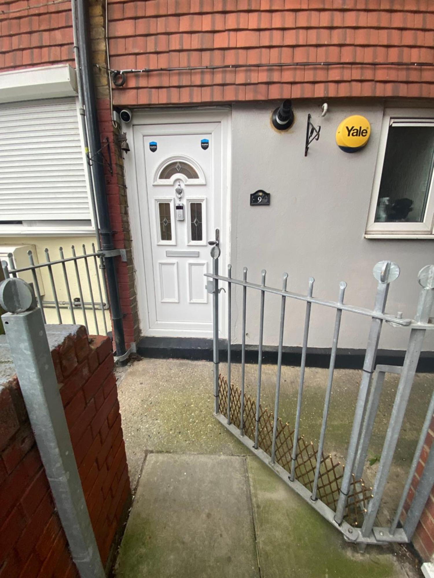9 Russell Court, King Close * London