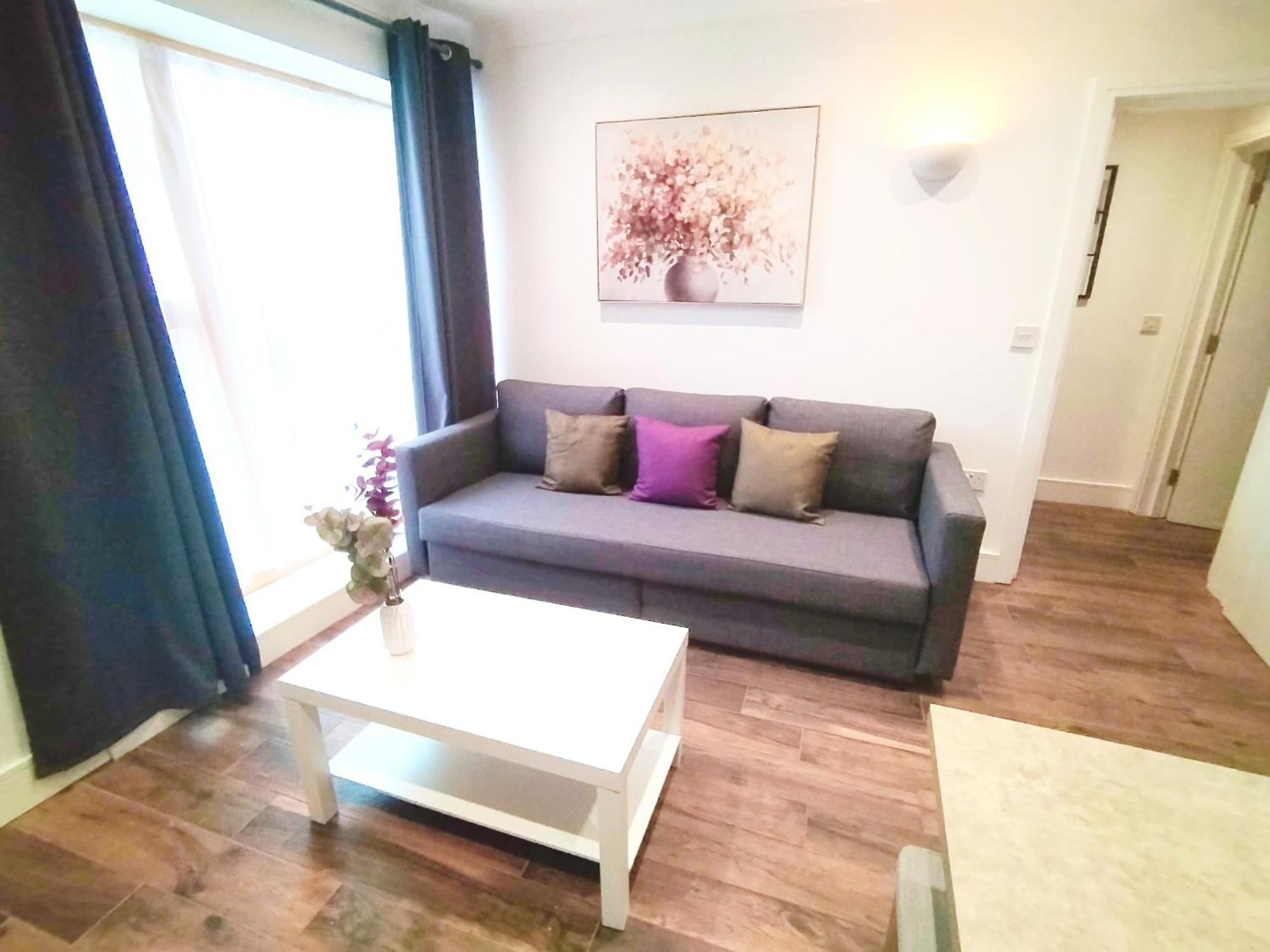 Apartment Luxury Near Centre, Near Train Station, E1 *