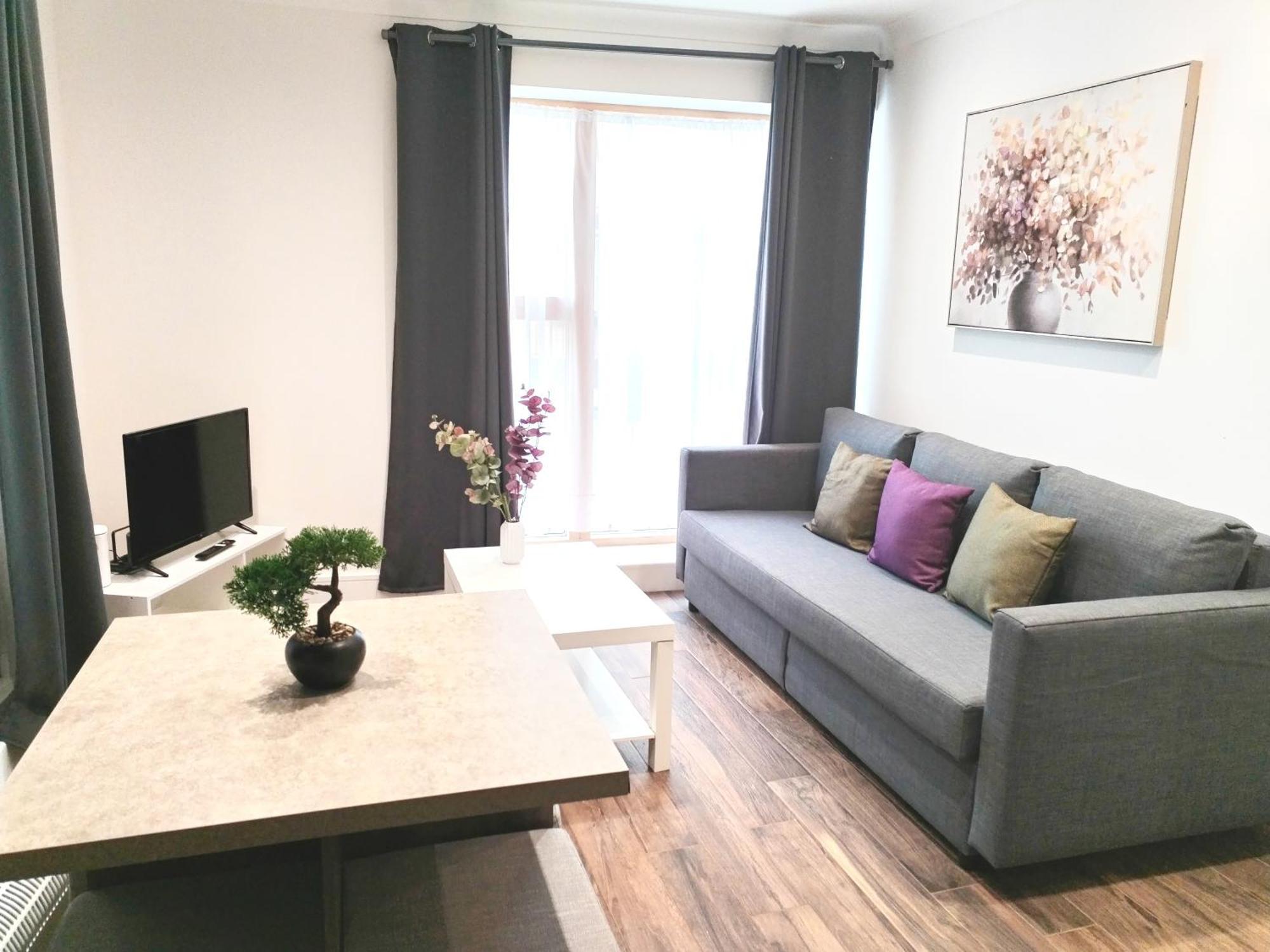 Luxury Near Centre, Near Train Station, E1 Apartment