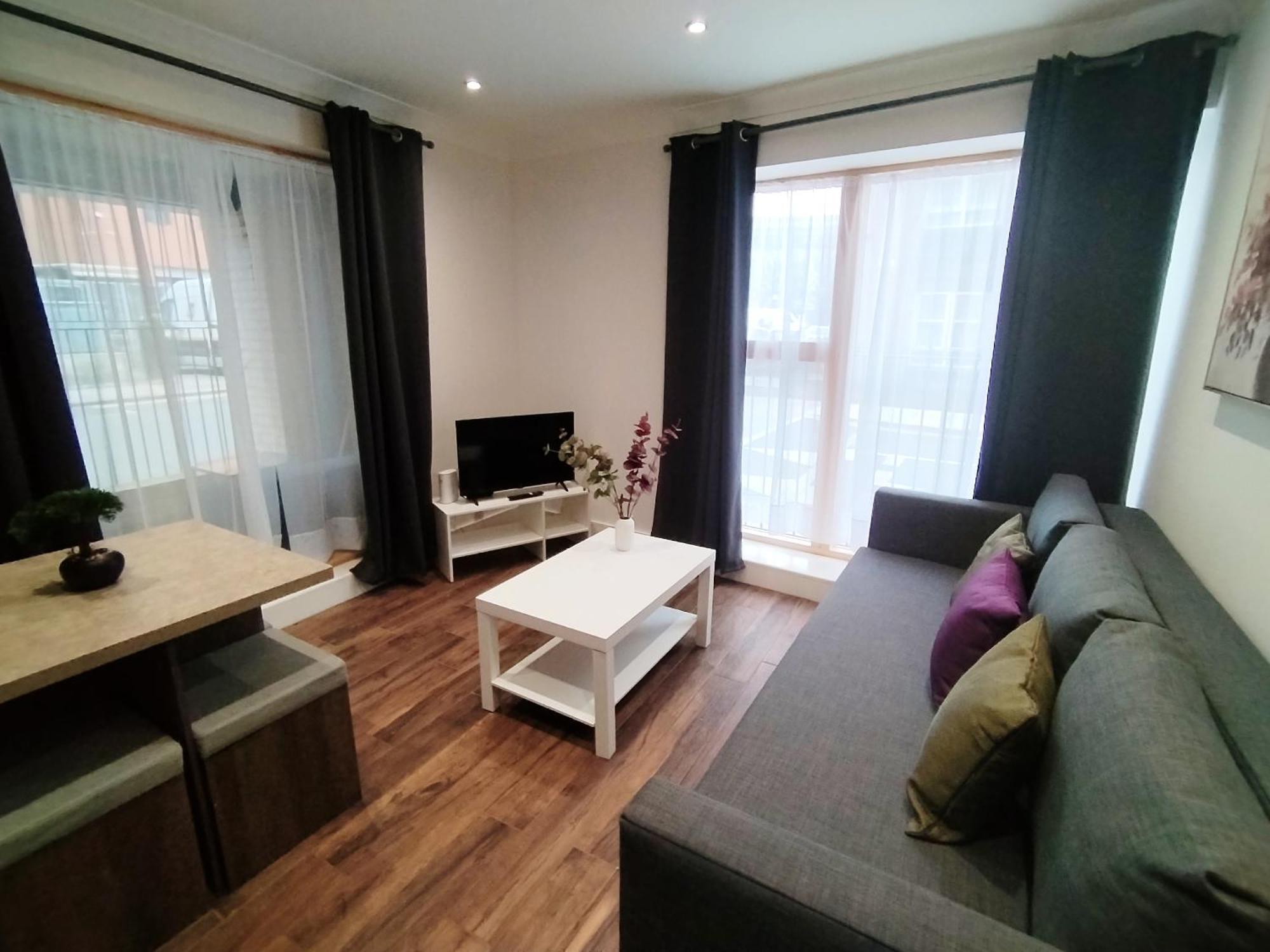 Luxury Near Centre, Near Train Station, E1 Apartment