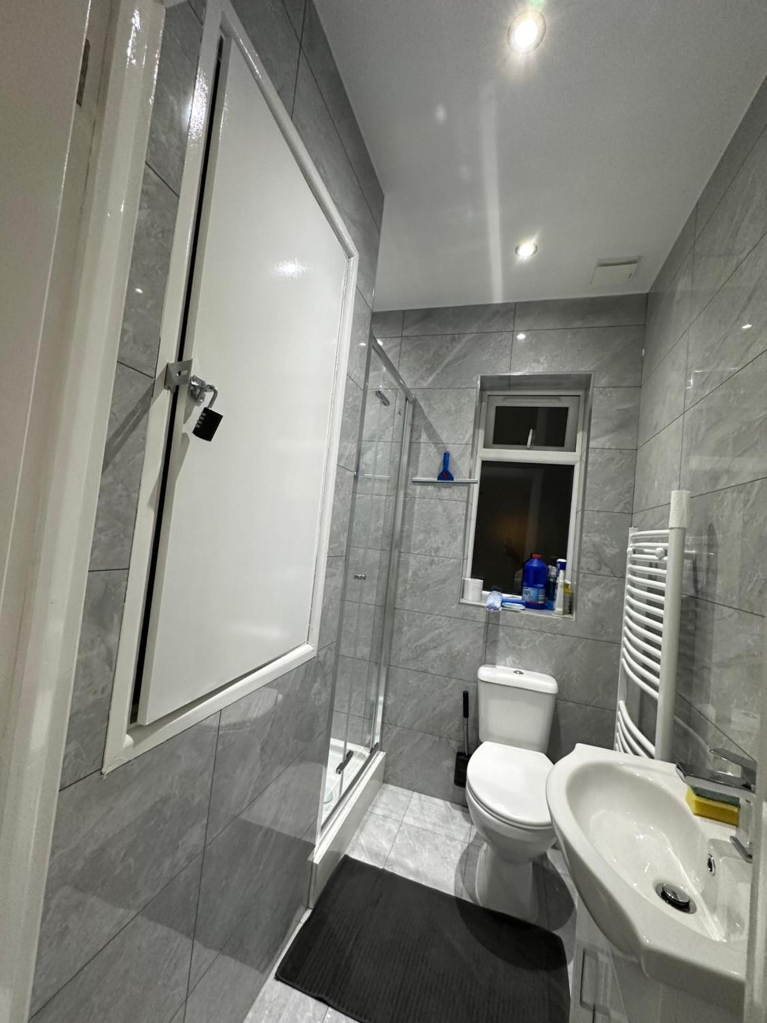 Beautiful Double With Free Wi-fi And Free Parking Casa de hóspedes