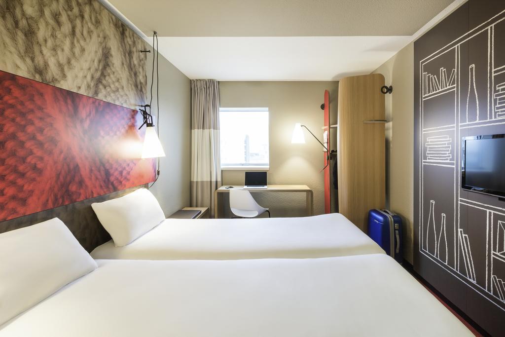 Ibis Docklands Canary Wharf Hotel 3*