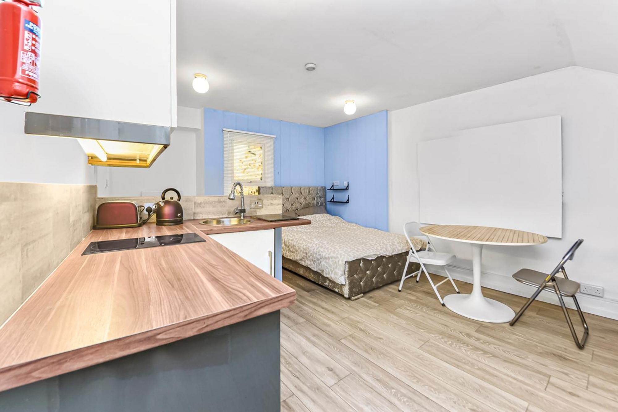 Cosy Studio Flat On A Budget Apartment