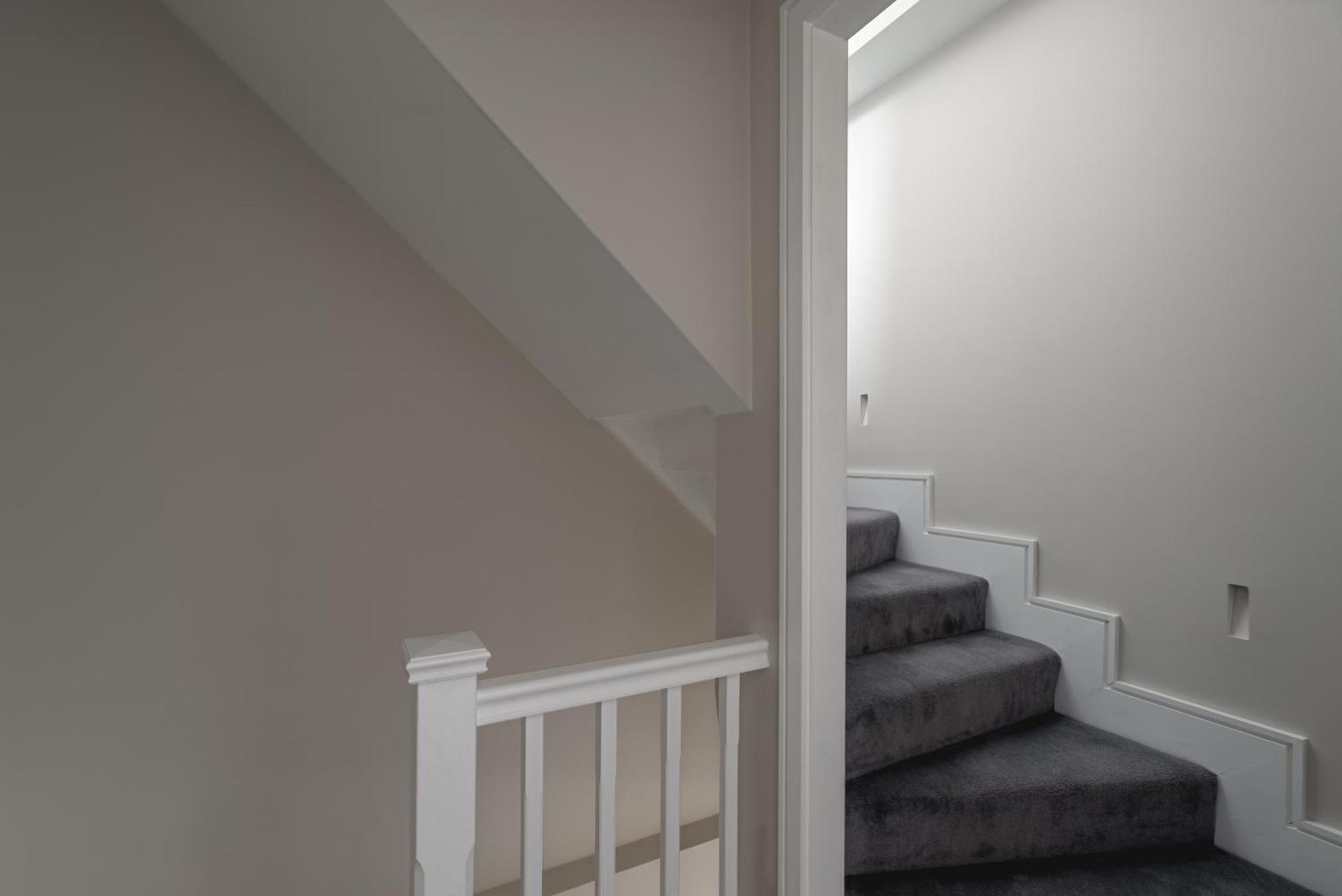 Skyvillion - Cozy Large 4 & 1 Bed In Enfield, Mins To Tube Station, Free Wi-fi Apartment *