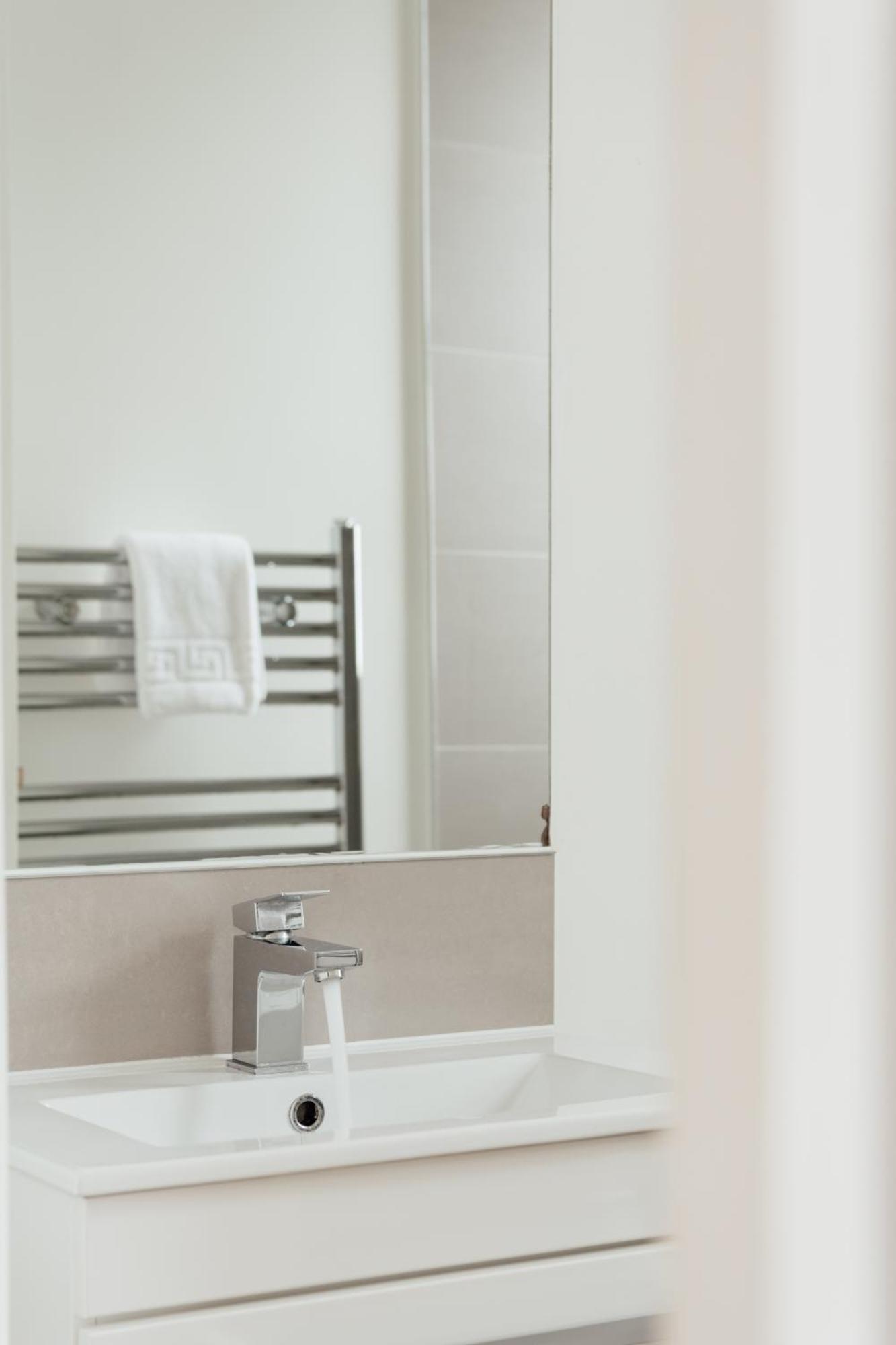 Contemporary & Chic 1 Bedroom In Honor Oak Apartment London