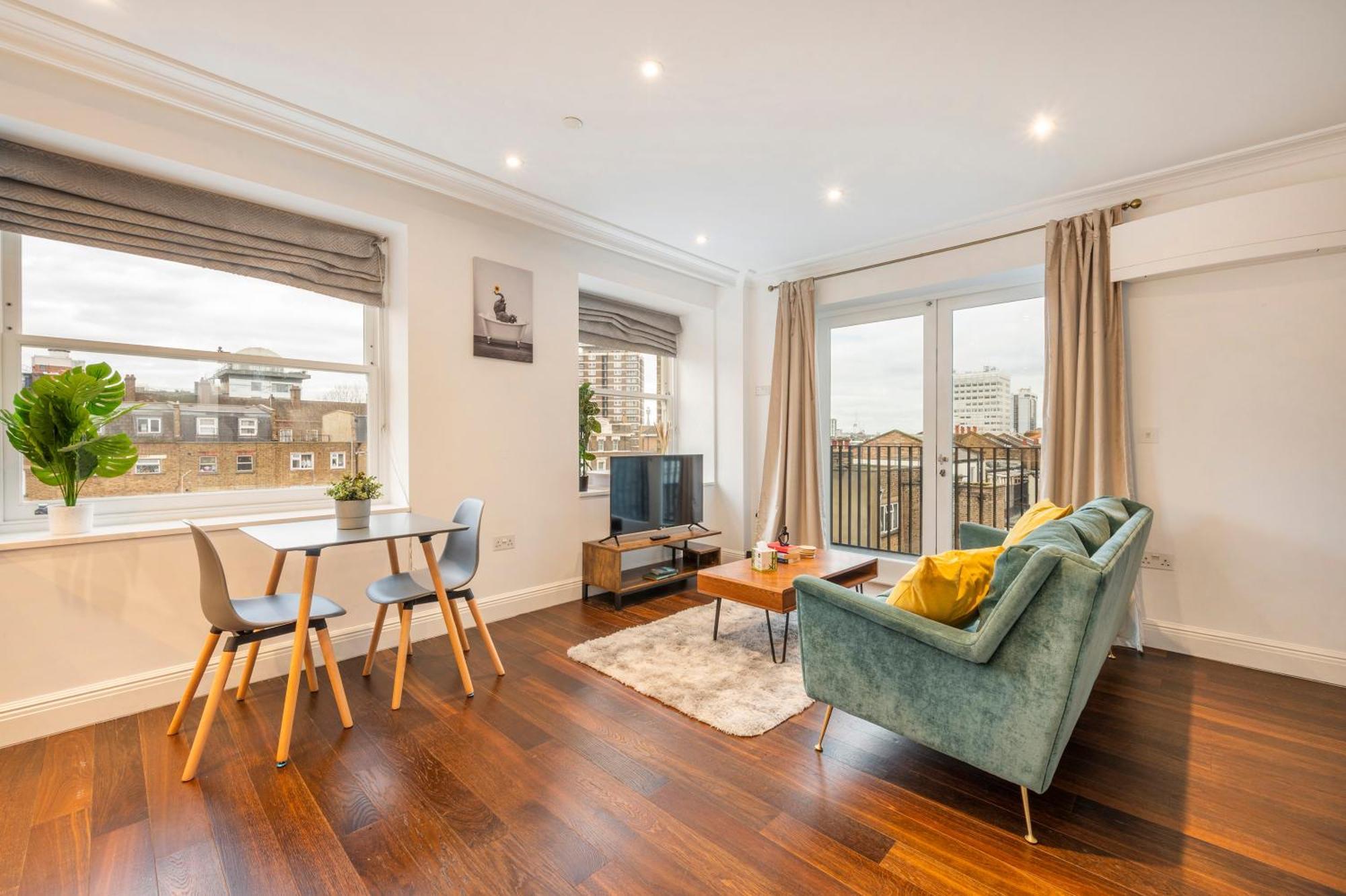 Apartment Luxury One Bedroom With Ac, Balcony, Free Coffee
